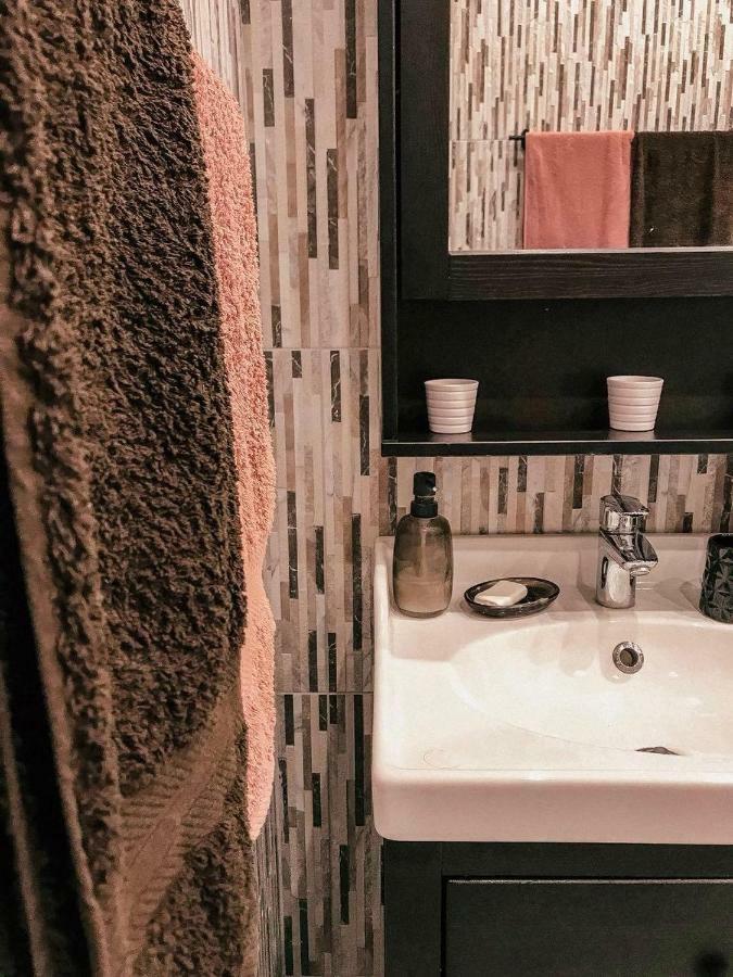 Apartment 133 Sokratous, Black Marble. *